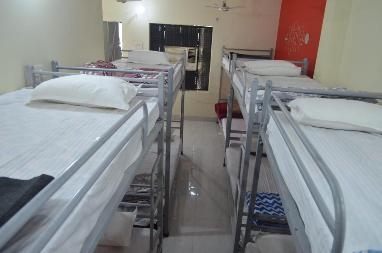 Awara Hostels & Dormitory Lucknow Exterior photo